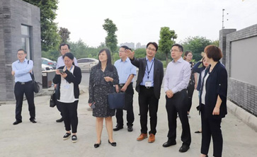 中国农业银行总行一行参观成都问鼎